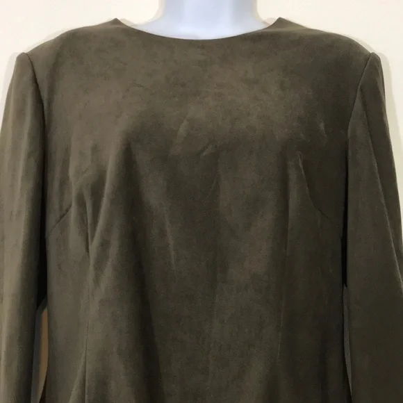 Maggy London. Ladies Size 12. Top - Picture 4 of 7